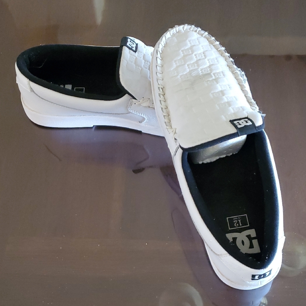 Men's Size 12 DC White and Black Woven Loafers
